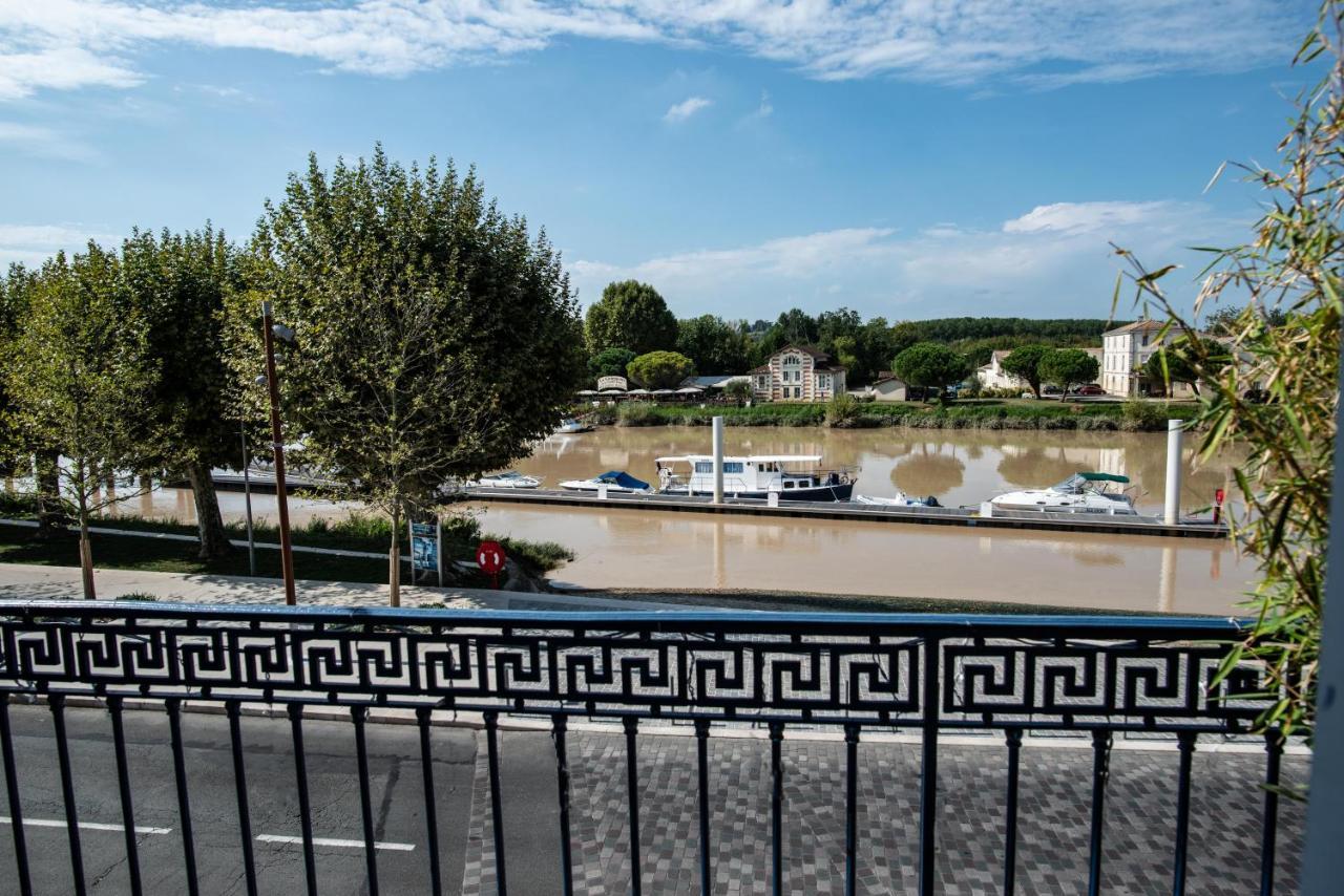 Logis Hotel De La Tour Либорн Екстериор снимка