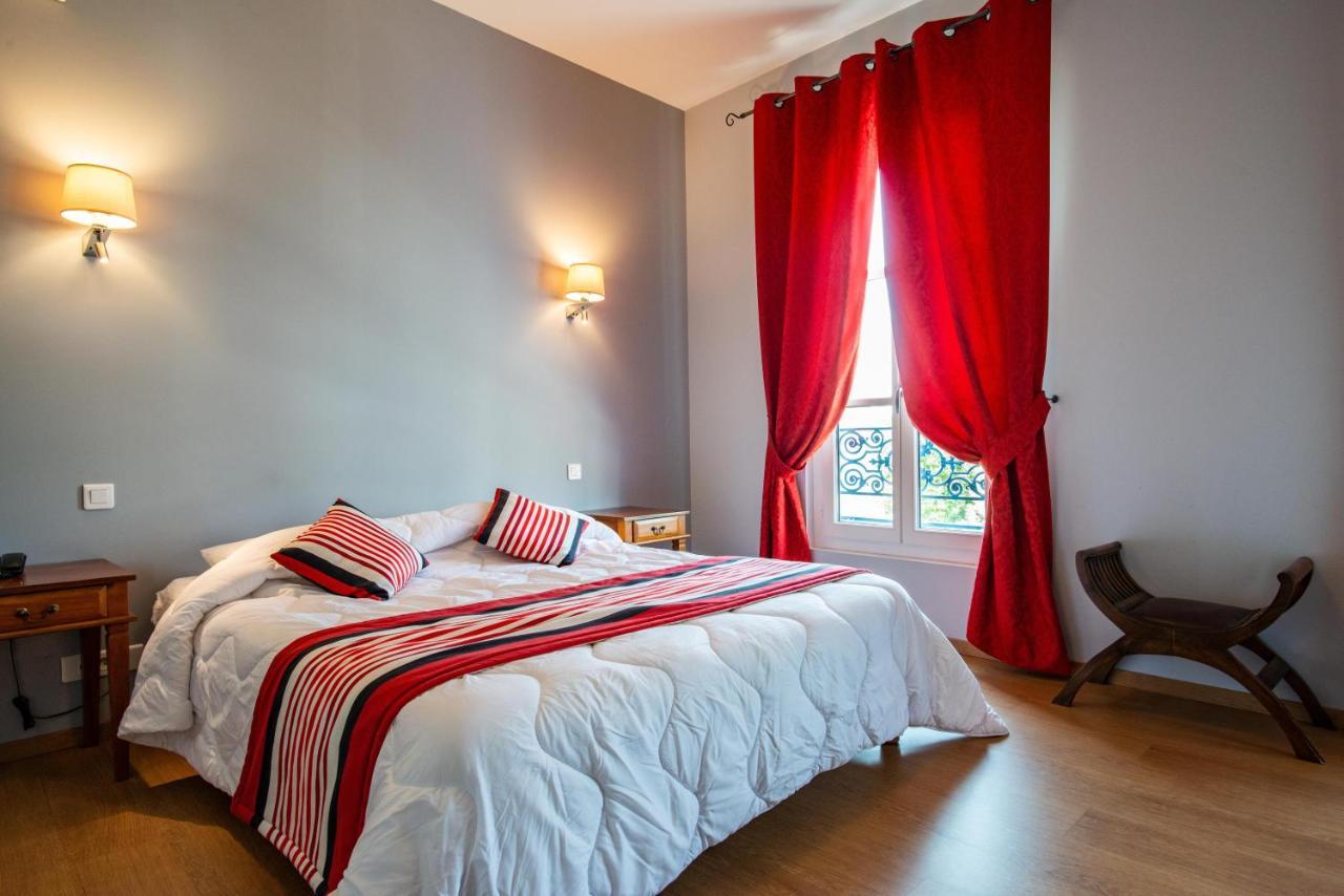 Logis Hotel De La Tour Либорн Екстериор снимка