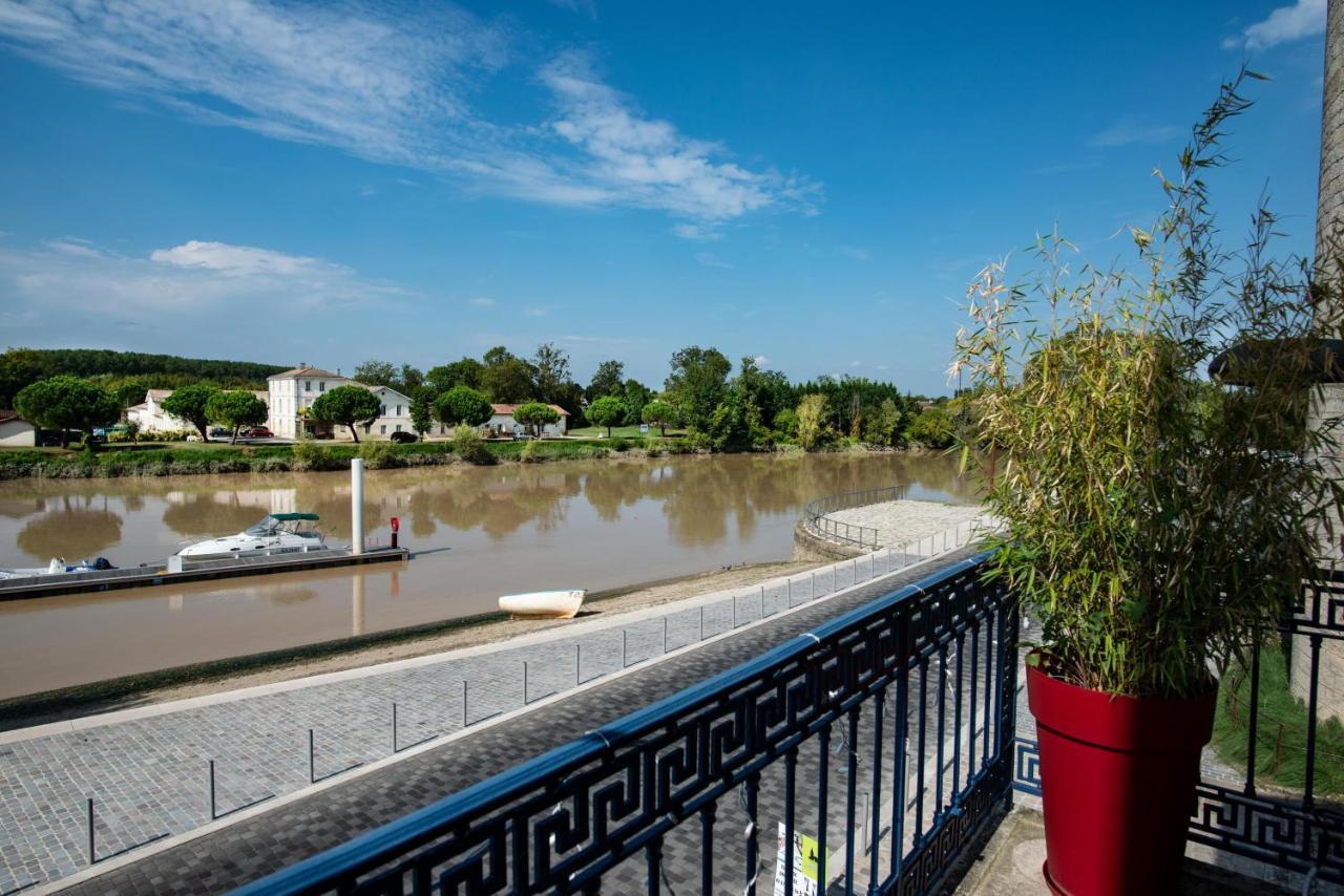 Logis Hotel De La Tour Либорн Екстериор снимка
