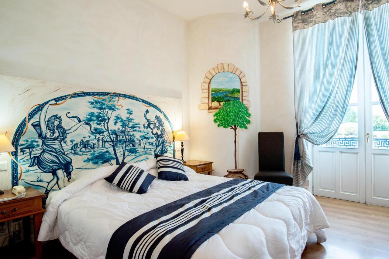 Logis Hotel De La Tour Либорн Екстериор снимка