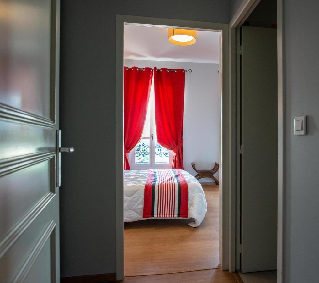 Logis Hotel De La Tour Либорн Екстериор снимка