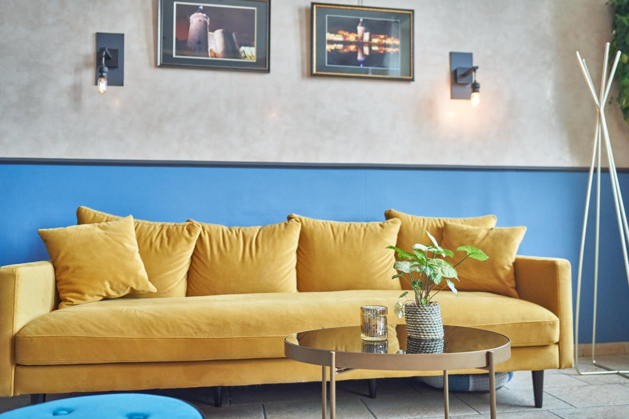 Logis Hotel De La Tour Либорн Екстериор снимка