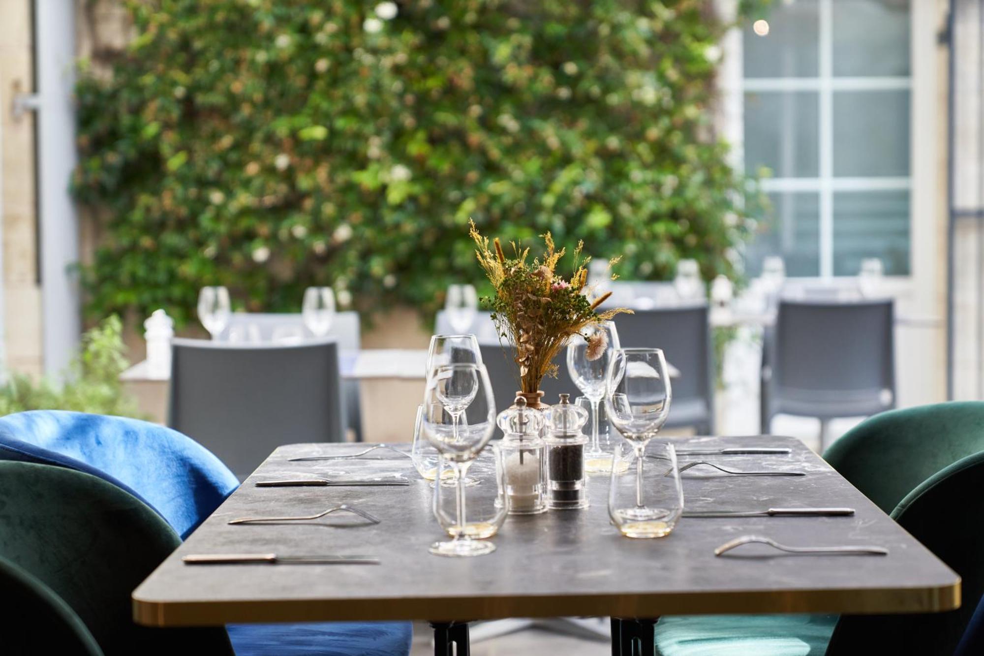 Logis Hotel De La Tour Либорн Екстериор снимка