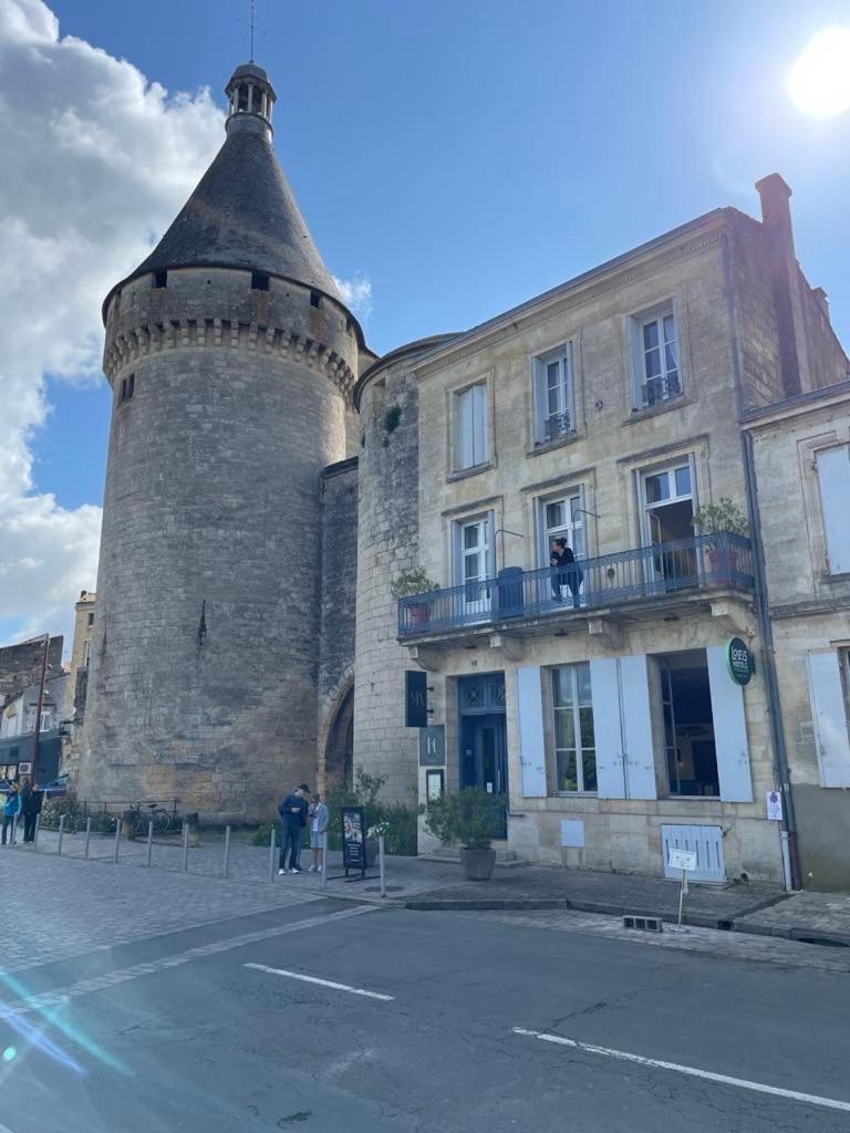 Logis Hotel De La Tour Либорн Екстериор снимка