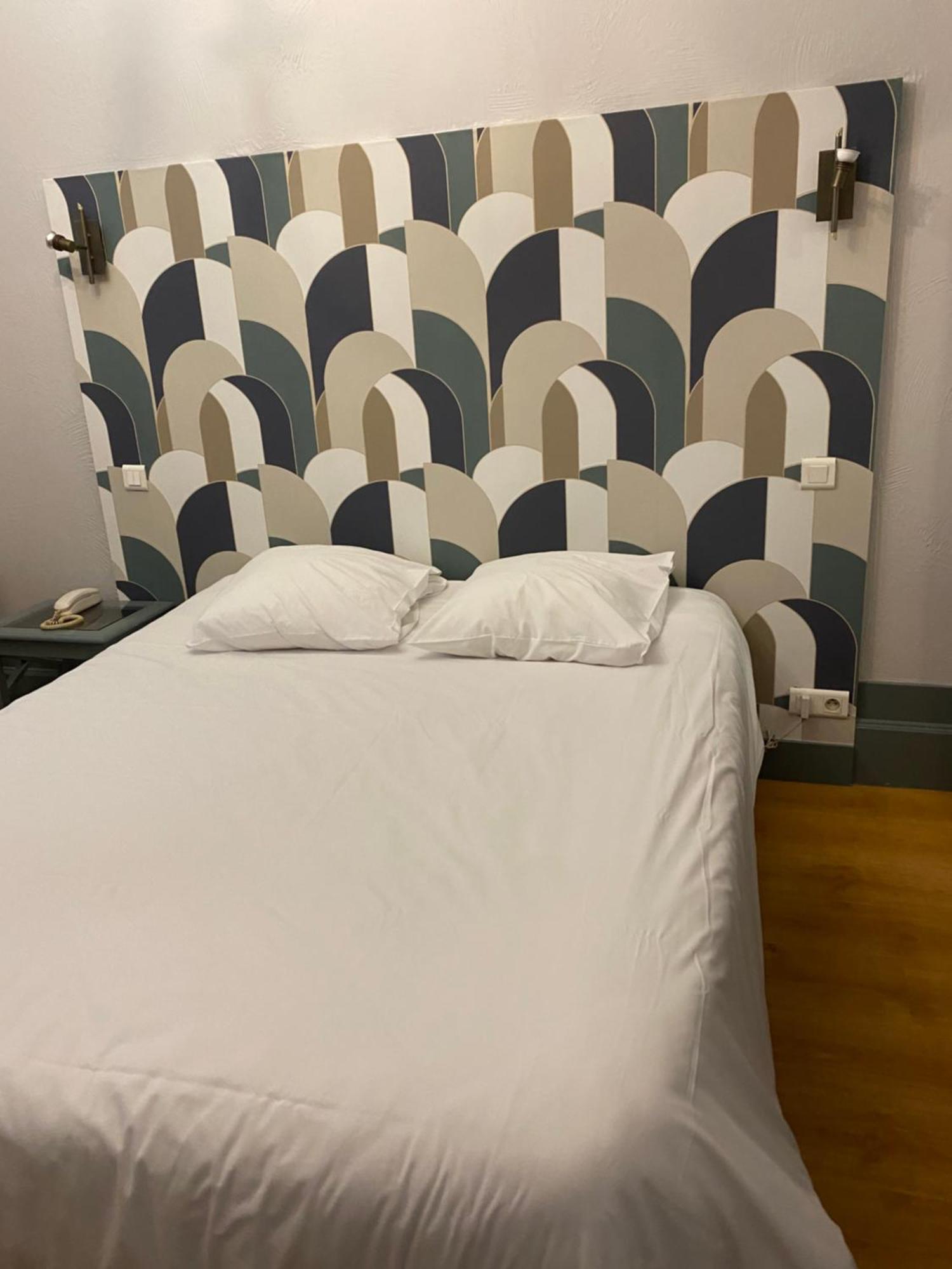 Logis Hotel De La Tour Либорн Екстериор снимка