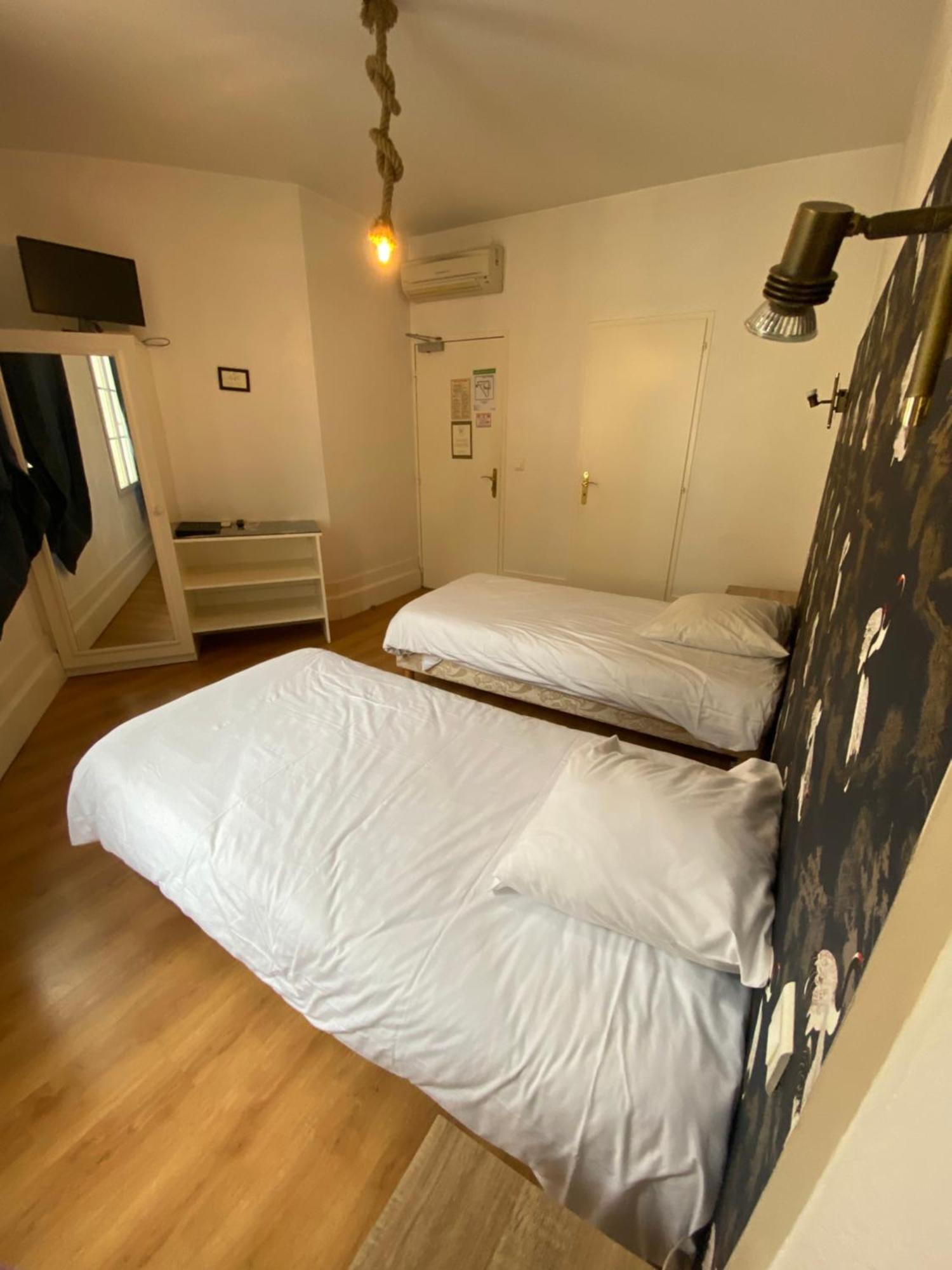 Logis Hotel De La Tour Либорн Екстериор снимка