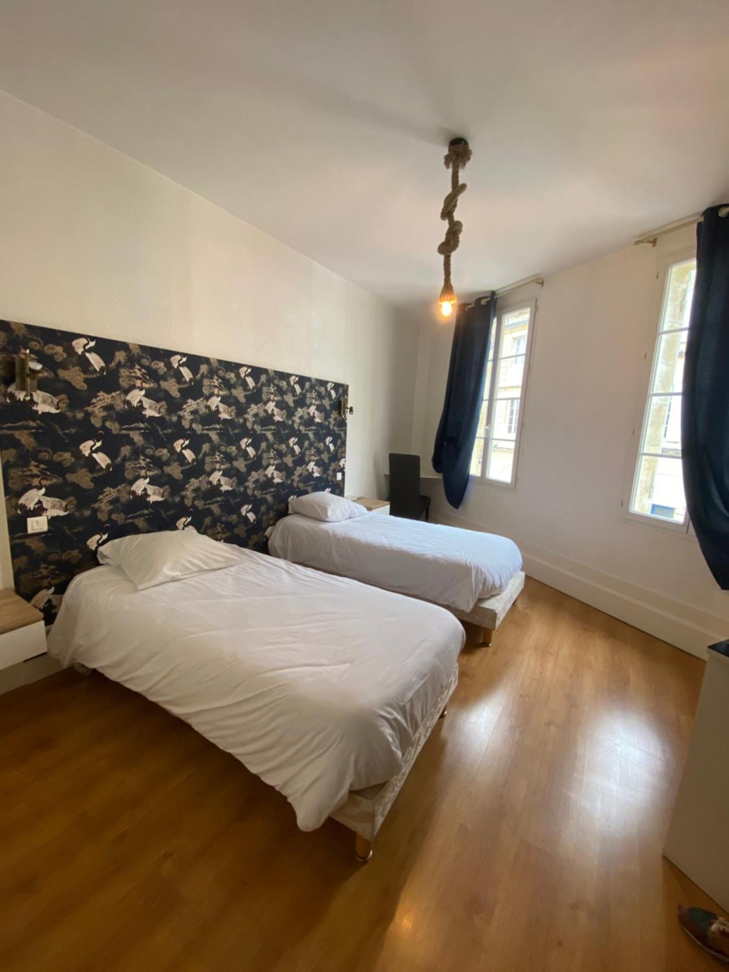 Logis Hotel De La Tour Либорн Екстериор снимка